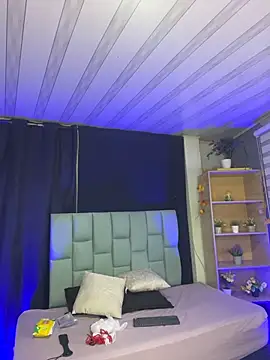 Emilyy05  online show from 06.19.26
