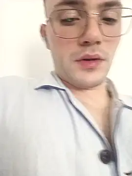 Snapshot of luke25bwc chatting on 12.23.25 luke25bwc online show from 12.23.25