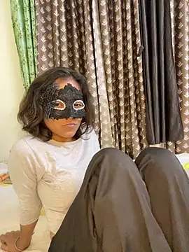 Snapshot of Sizzler_0011 chatting on 12.20.25 Sizzler 0011 online show from 12.20.25