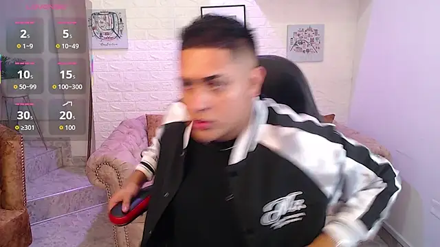 Snapshot of aroon_09 chatting on 12.20.25 aroon 09 online show from 12.20.25