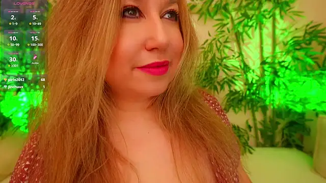 Snapshot of HappyLisa chatting on 09.25.25 HappyLisa online show from 09.25.25