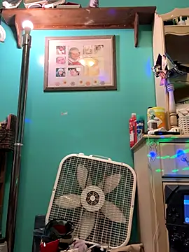 Snapshot of bellywelly69420 chatting on 12.20.25 bellywelly69420 online show from 12.20.25