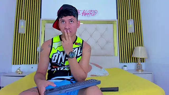 Snapshot of Sweet_kevin1 chatting on 12.20.25 Sweet kevin1 online show from 12.20.25