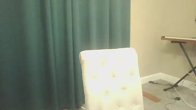 Snapshot of MaliaSkye chatting on 12.20.25 MaliaSkye online show from 12.20.25