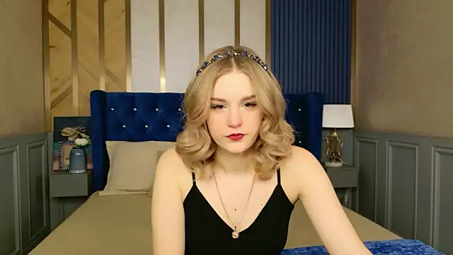 Molly Voss online show from 03.13.26