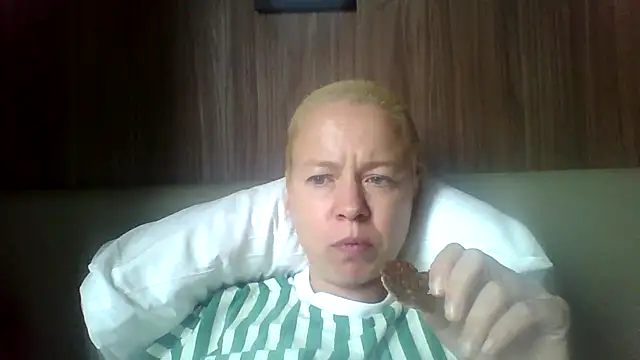 jennyblondeuk online show from 04.12.26