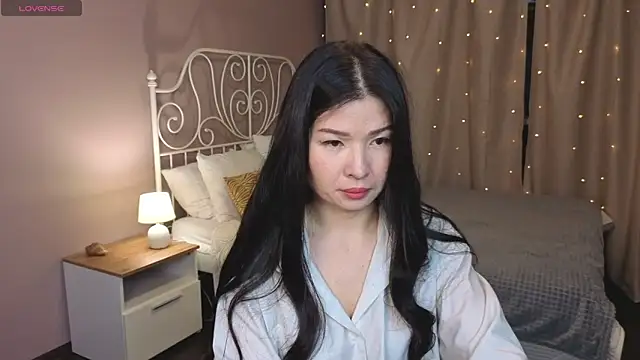 Snapshot of Lea_Apple chatting on 06.17.26 Lea Apple online show from 06.17.26