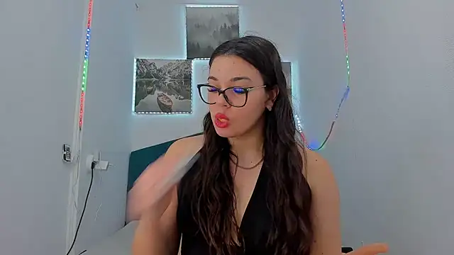 Snapshot of RedAssHottie chatting on 01.28.25 RedAssHottie online show from 01.28.25