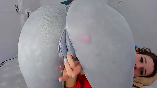 Snapshot of RedAssHottie chatting on 02.07.25 RedAssHottie online show from 02.07.25