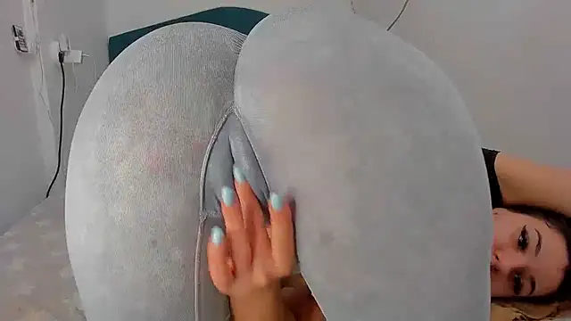 Snapshot of RedAssHottie chatting on 02.08.25 RedAssHottie online show from 02.08.25