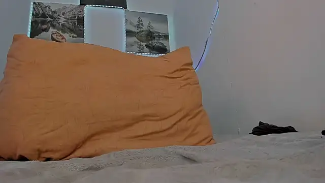 Snapshot of RedAssHottie chatting on 02.25.25 RedAssHottie online show from 02.25.25