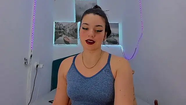 Snapshot of RedAssHottie chatting on 03.06.25 RedAssHottie online show from 03.06.25