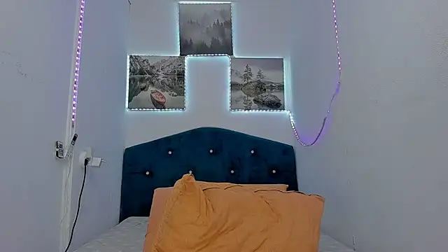 Snapshot of RedAssHottie chatting on 03.13.25 RedAssHottie online show from 03.13.25