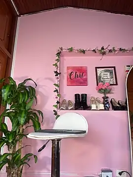  zoe bakerr online show from 04.22.26