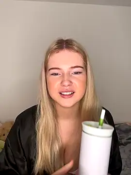 EmilyyEvansss online show from 12.21.25