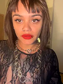 Snapshot of tahaero chatting on 12.20.25 tahaero online show from 12.20.25