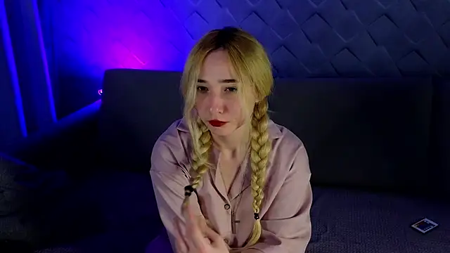 lilcozyvert  online show from 12.21.25