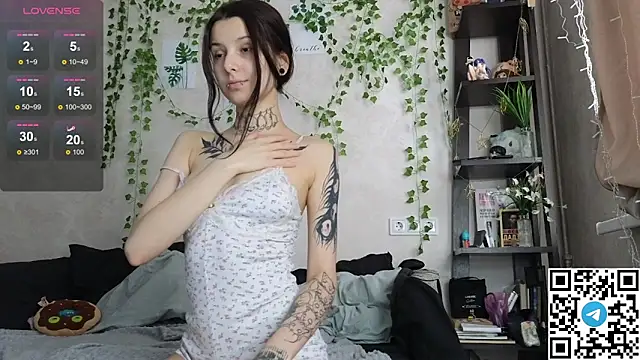 LeonaHinnes online show from 04.22.26