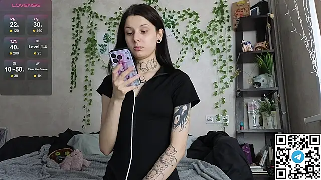 LeonaHinnes online show from 04.29.26
