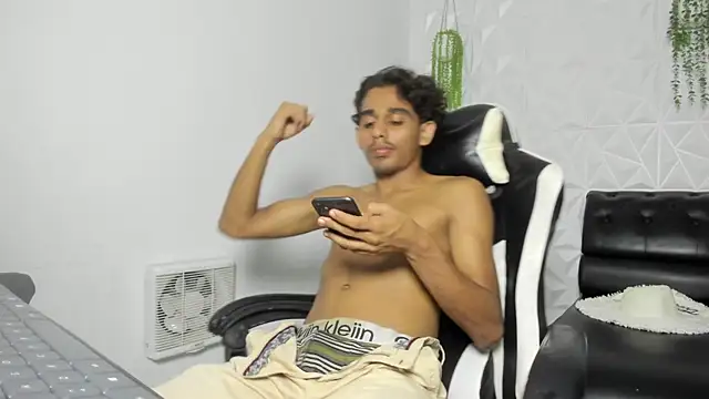 Snapshot of danny_hot23_ chatting on 04.06.26 danny hot23 online show from 04.06.26