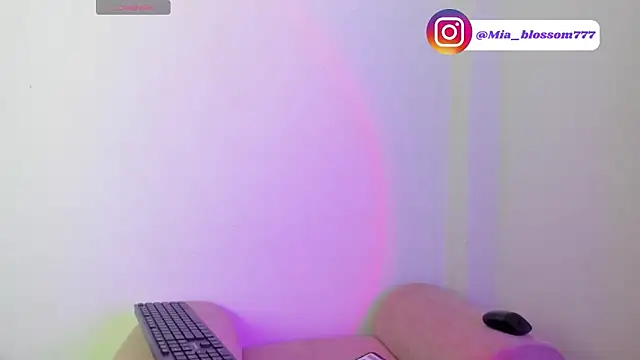 Mia Blossoml   online show from 03.09.26