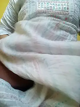 Snapshot of suman_bhabhi001 chatting on 12.23.25 suman bhabhi001 online show from 12.23.25