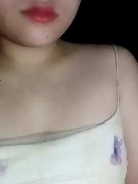 Snapshot of lili-roze chatting on 12.22.25 lili-roze online show from 12.22.25