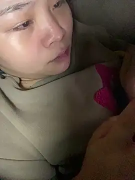 Snapshot of lili-roze chatting on 02.01.26 lili-roze online show from 02.01.26