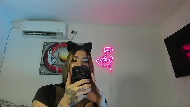 Snapshot of Maya_Nova chatting on 01.18.26 Maya Nova online show from 01.18.26