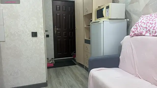 Scarlet cat online show from 04.23.26