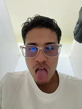 Latin Paisa Boy online show from 06.25.26