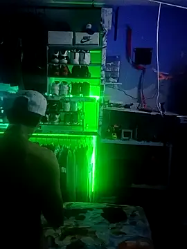 Snapshot of RealEl23 chatting on 04.04.26 RealEl23 online show from 04.04.26