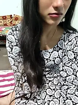 Snapshot of Yours-Zeenat chatting on 02.22.26 Yours-Zeenat online show from 02.22.26