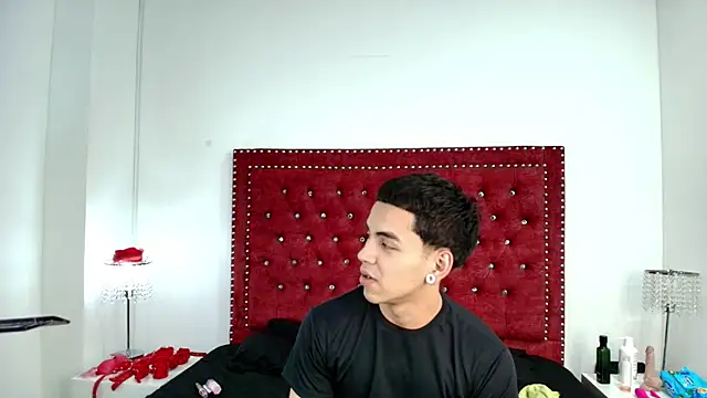 Snapshot of Jaden_and_sofia chatting on 05.14.26 Jaden and sofia online show from 05.14.26