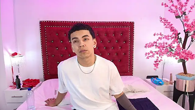 Snapshot of Jaden_and_sofia chatting on 05.17.26 Jaden and sofia online show from 05.17.26