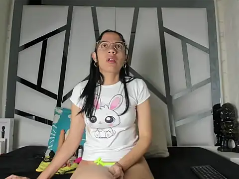 Lunahot68 online show from 04.30.26