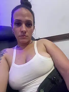 Snapshot of donatella07 chatting on 02.19.26 donatella07 online show from 02.19.26