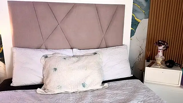 Snapshot of Sienna_Desiree chatting on 06.19.26 Sienna Desiree online show from 06.19.26