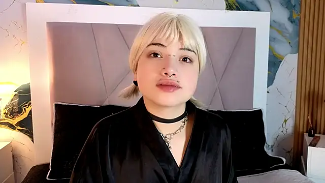 Snapshot of Sienna_Desiree chatting on 06.21.26 Sienna Desiree online show from 06.21.26