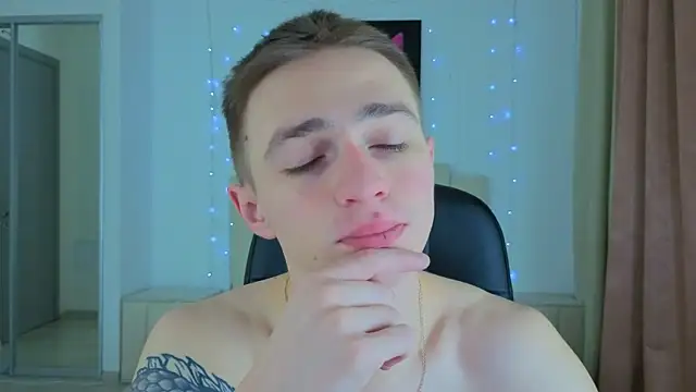 Snapshot of LEO__MILLER chatting on 01.07.26 LEO MILLER online show from 01.07.26