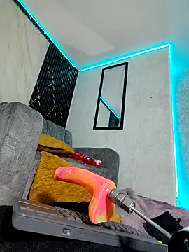 Isis Hot   online show from 04.19.26
