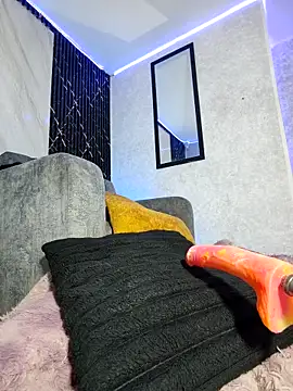 Isis Hot   online show from 04.22.26