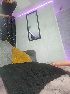 Isis Hot   online show from 04.25.26