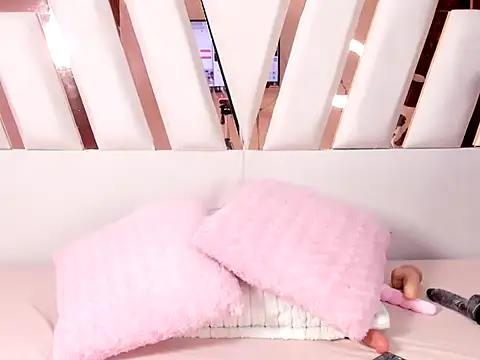 MiaKleinX online show from 05.30.26