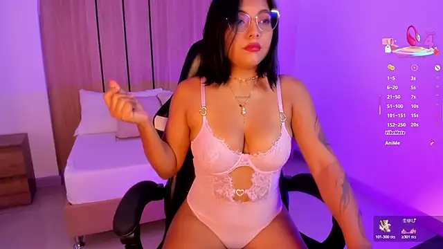 Snapshot of nina_desire_ chatting on 05.28.26 nina desire online show from 05.28.26