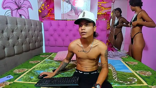 Nikoll couple online show from 03.18.26