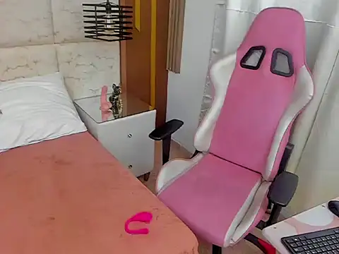 Snapshot of AlahiaEvansz chatting on 03.11.26 AlahiaEvansz online show from 03.11.26