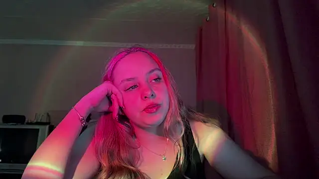 Snapshot of ZoraDearmon chatting on 01.12.26 ZoraDearmon online show from 01.12.26