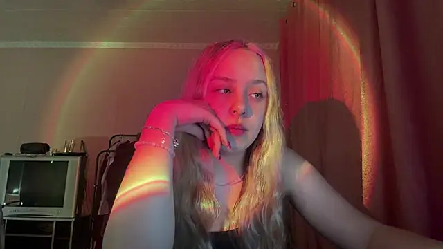 Snapshot of ZoraDearmon chatting on 01.17.26 ZoraDearmon online show from 01.17.26