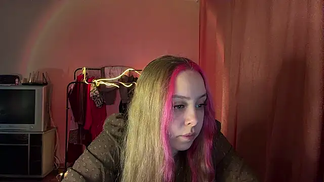 Snapshot of ZoraDearmon chatting on 02.06.26 ZoraDearmon online show from 02.06.26